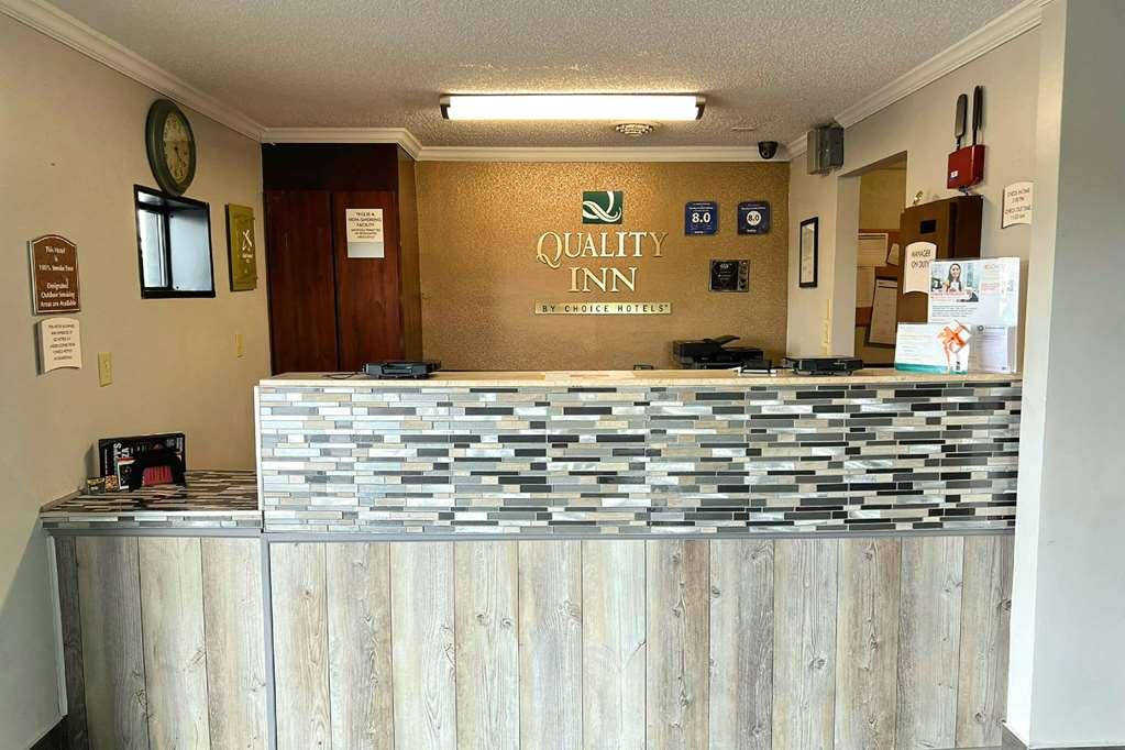 Quality Inn Hall Of Fame Canton Interior photo